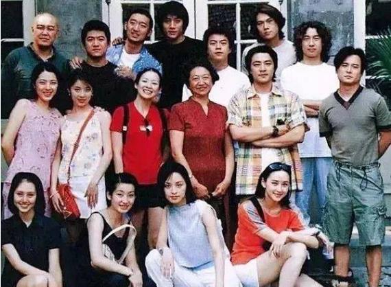 走红毯保守、不参加综艺，格格不入的袁泉，为何还这么受欢迎？