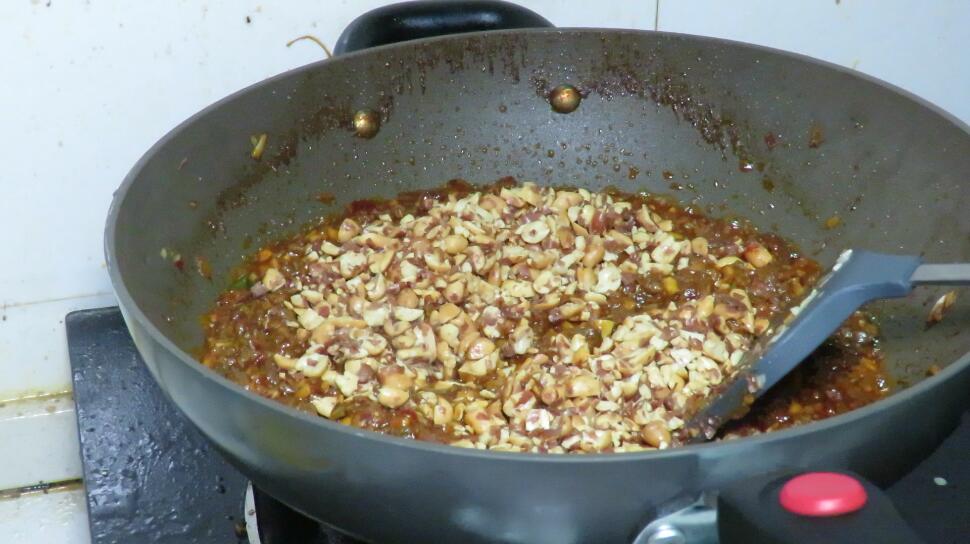 香菇牛肉酱制作绝密配方视频,教你在家制作牛肉香菇酱香辣下饭