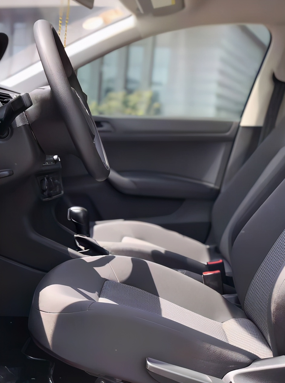 6万多买大众桑塔纳自动挡,6万块钱左右的桑塔纳