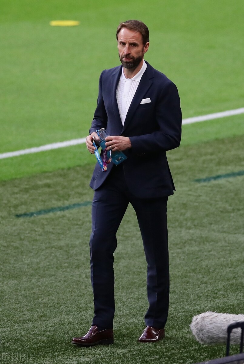 勒夫时装,欧洲杯教练帅照