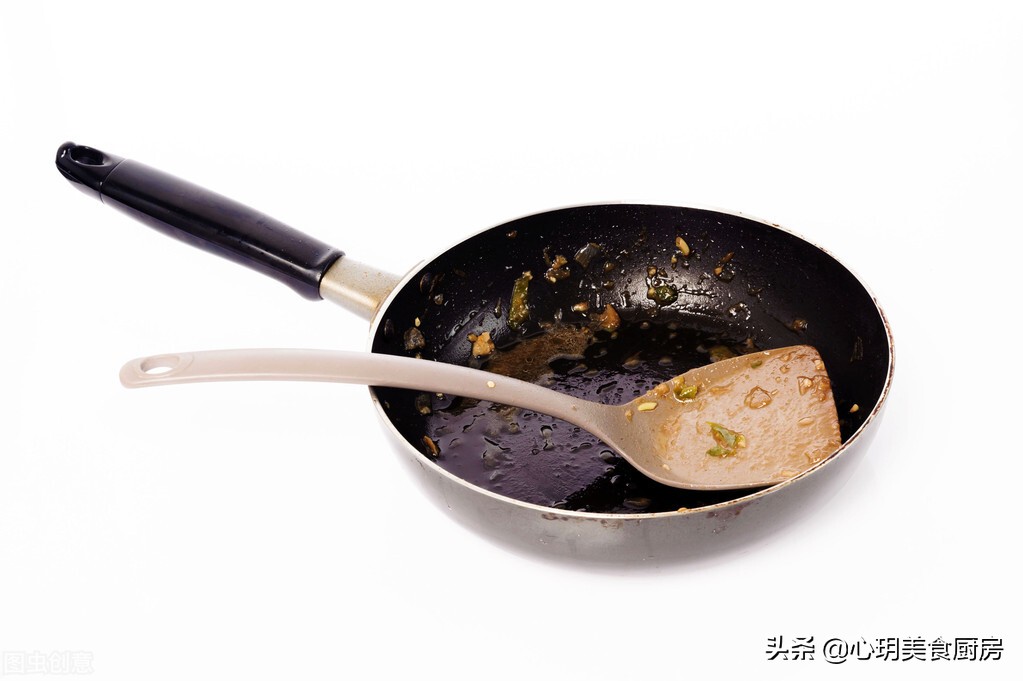 生铁锅怎么开锅才不生锈和粘锅,电磁炉铁锅老是生锈粘锅怎么办