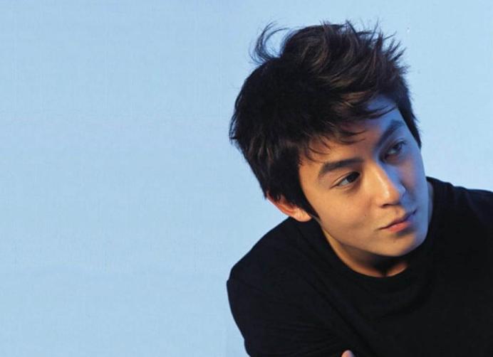 阿娇头部受伤缠绷带照曝光,阿娇受伤后拆绷带首露面