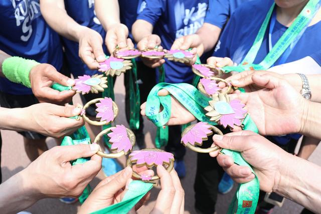 江苏苏宁蓝狮球迷会,苏宁易购举办的马拉松