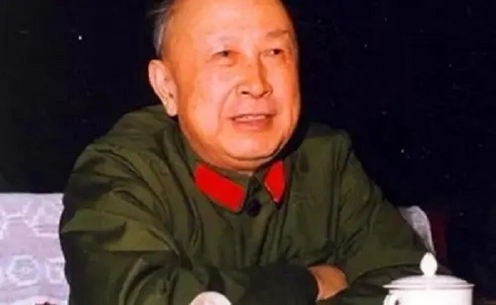 钱学森的父亲钱均夫有几个兄弟,钱学森与父亲钱均夫照片