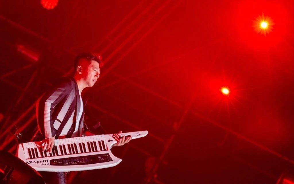 羽泉解散后胡海泉怎么样了,胡海泉会解散羽泉吗