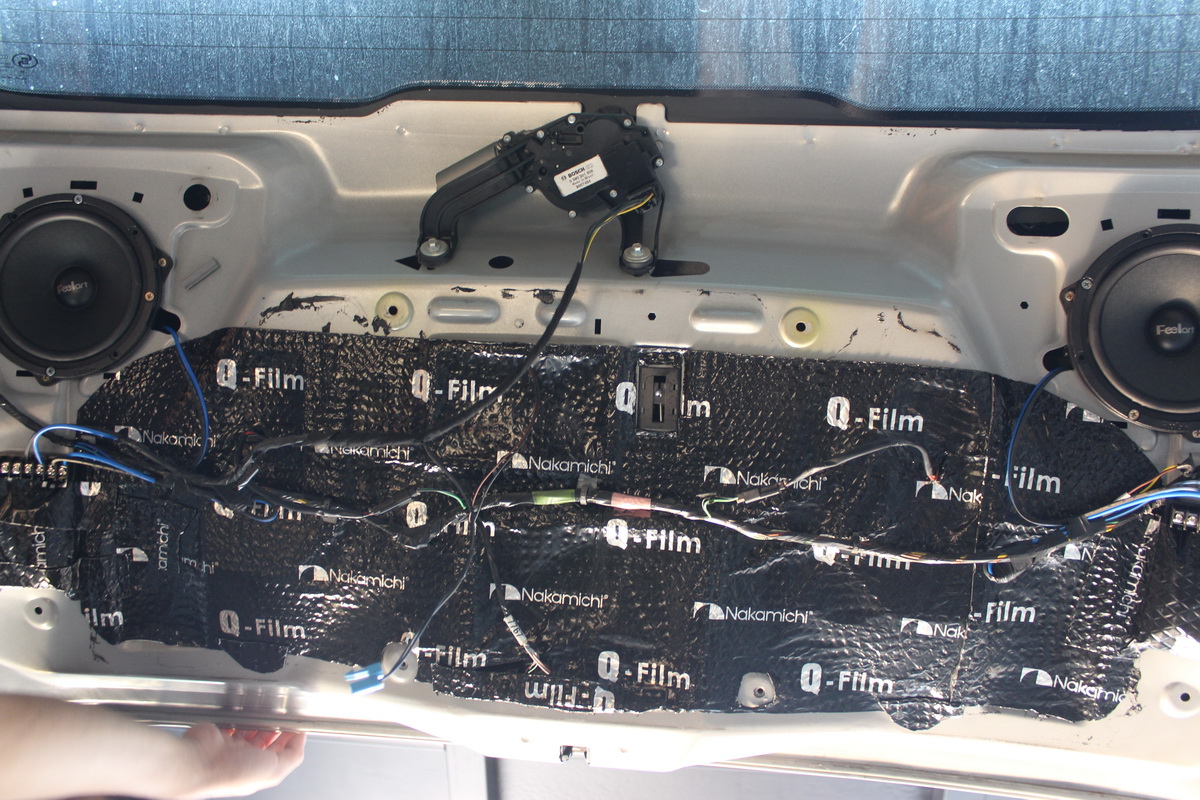 改一改别克GL8汽车音响的一些毛病：大屏小，音质差，噪音大