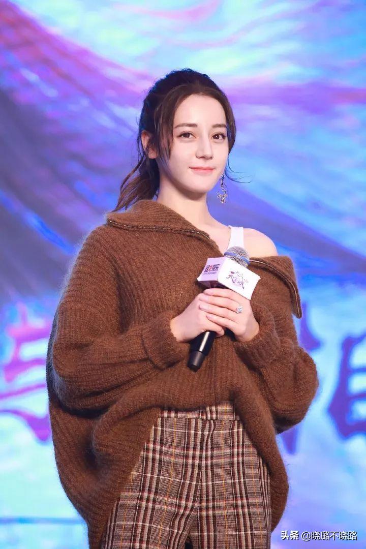 秋冬毛衣这样穿你就是最靓的仔,适合黄黑皮穿的秋冬毛衣