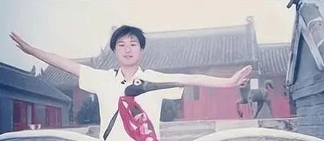 忘恩负义的白眼狼，曹教授是如何头也不回地走向不孝这条不归路的