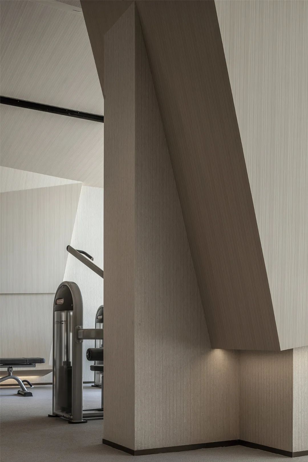 首发|达观设计：现代折线艺术生活馆，家与城市的过渡