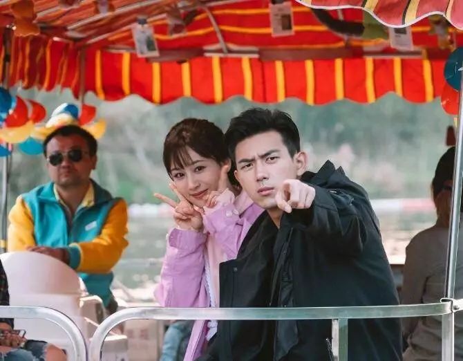 李现勾勾手完整版,李现采访暗示有女友了吗