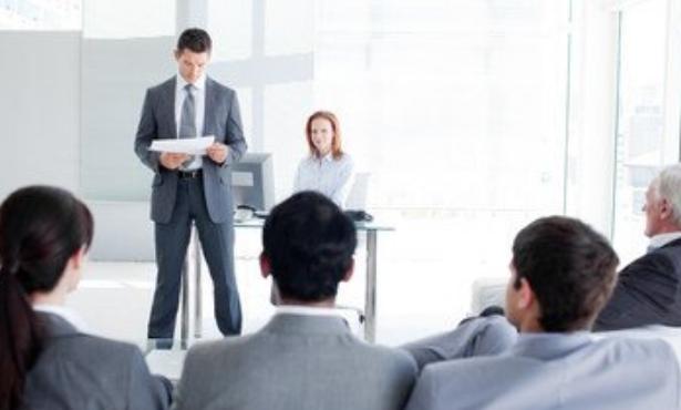 面试官问除了我们还有别的选择吗,面试官面试完你还面试别人