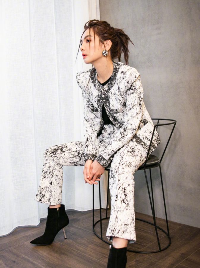 ella牛仔裤,ella穿牛仔裤