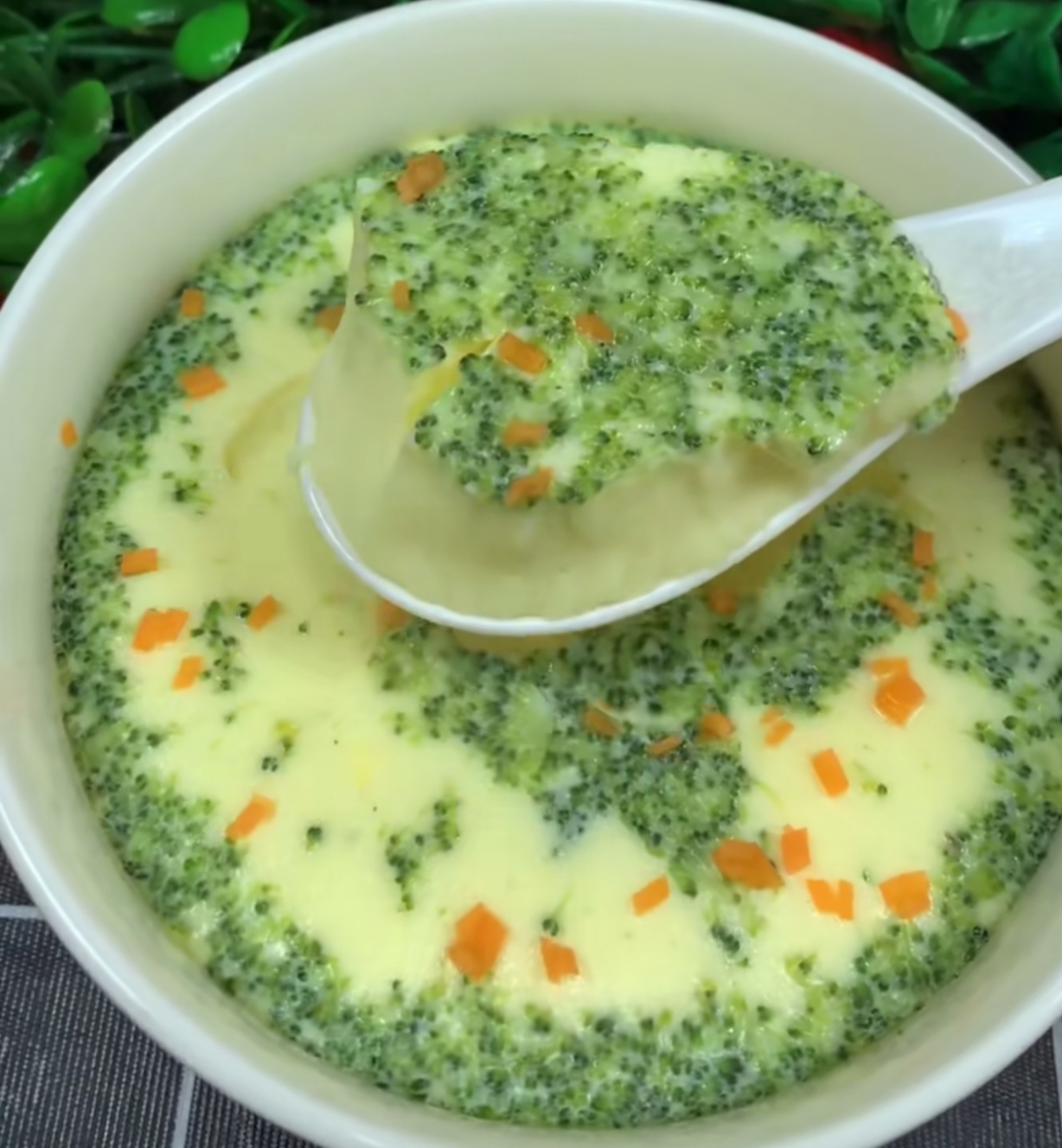 蒸鸡蛋羹怎么滑嫩无蜂窝,蒸出来的鸡蛋羹蜂窝状怎么回事