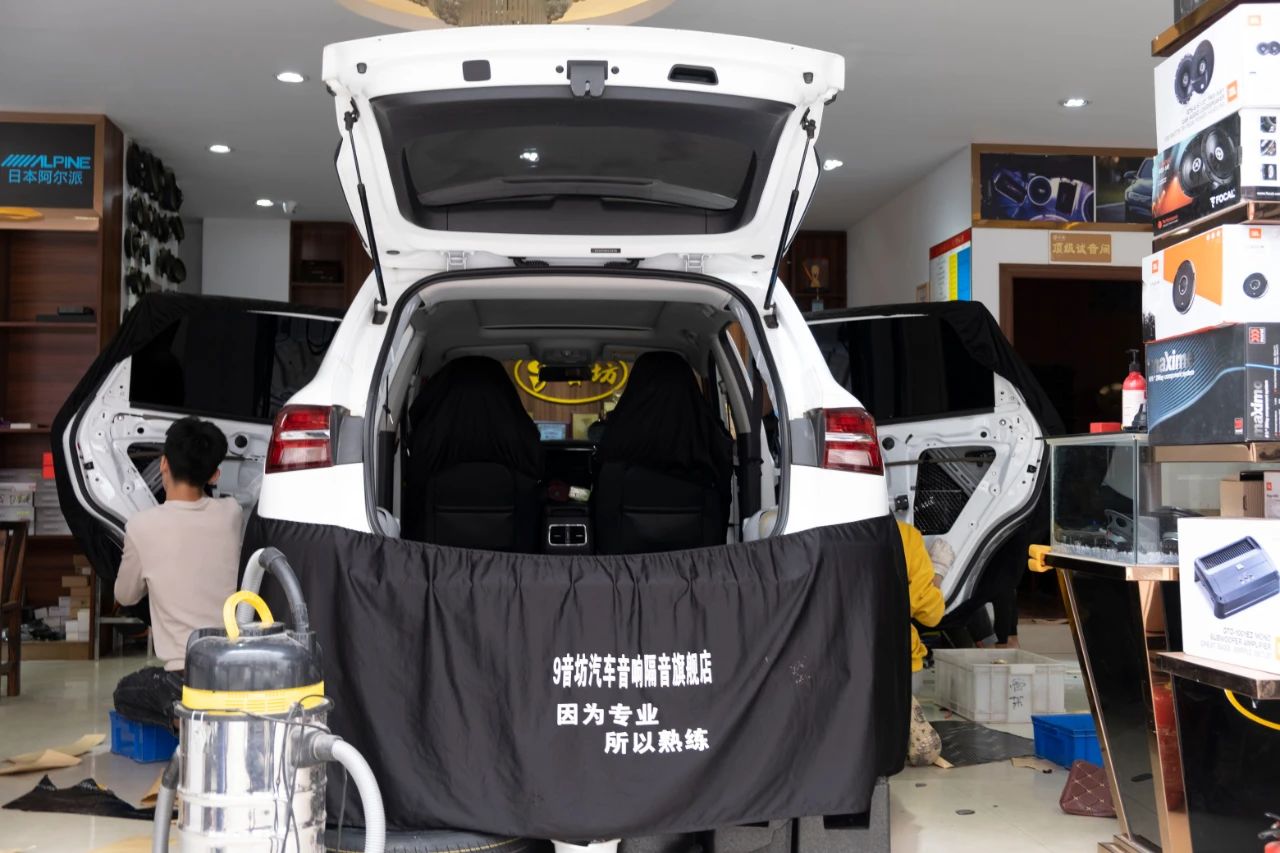 荣威rx5音响改装哈曼卡顿最佳效果,荣威rx5音响改装费用