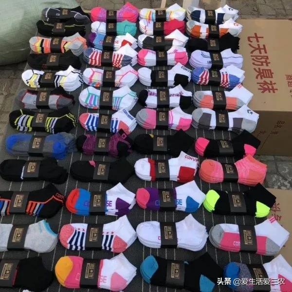摆地摊卖袜子真能月入几万吗,摆地摊卖袜子怎么卖得快一些