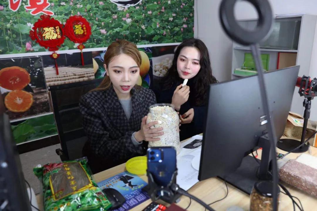 桔乡：春节线上直播带货让在外过年的南丰人吃上家乡特产