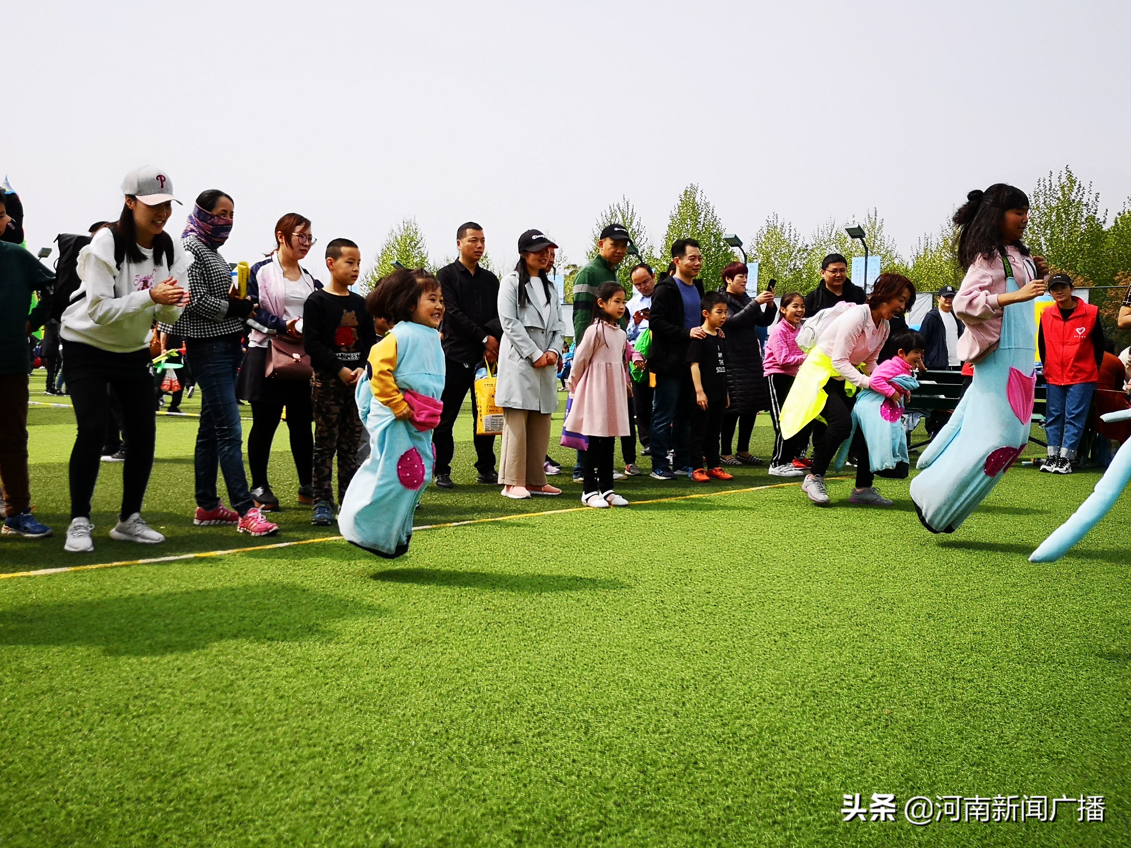 亲子活动大人孩子们玩嗨了,孩子们玩嗨了