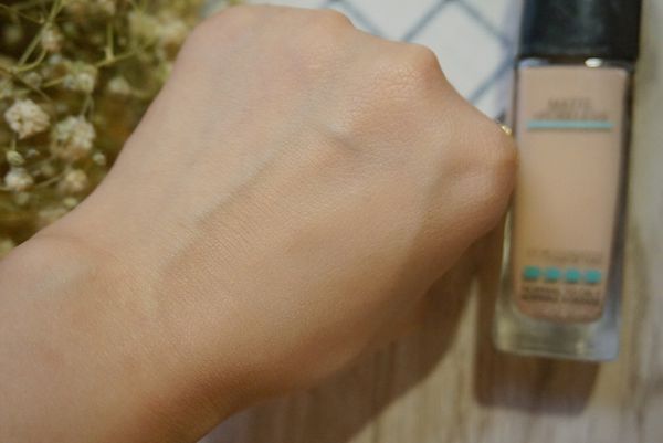 200元以下不暗沉的好用的粉底,超级便宜但好用的粉底液