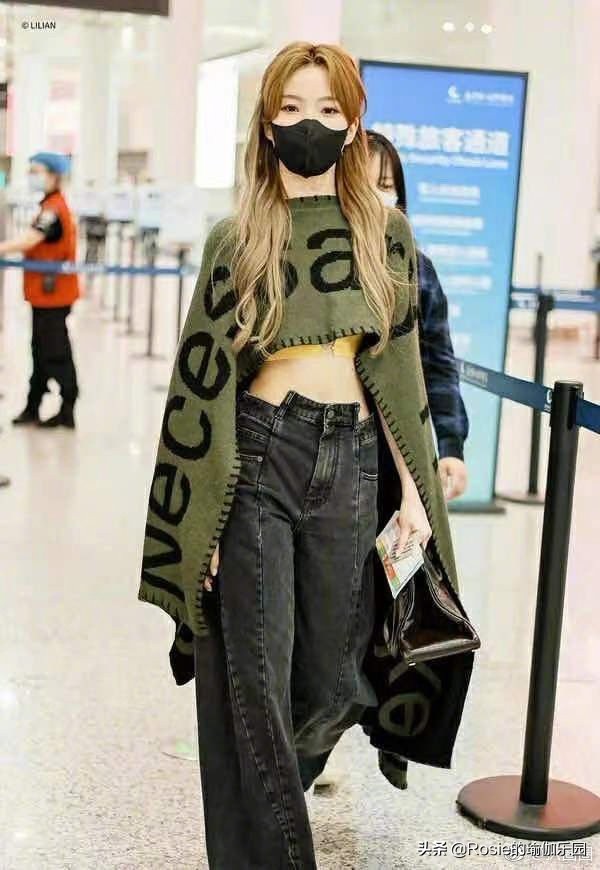 眼馋陈卓璇巴掌腰，竟靠束腰勒小腰？做对一个动作一周瘦出小蛮腰