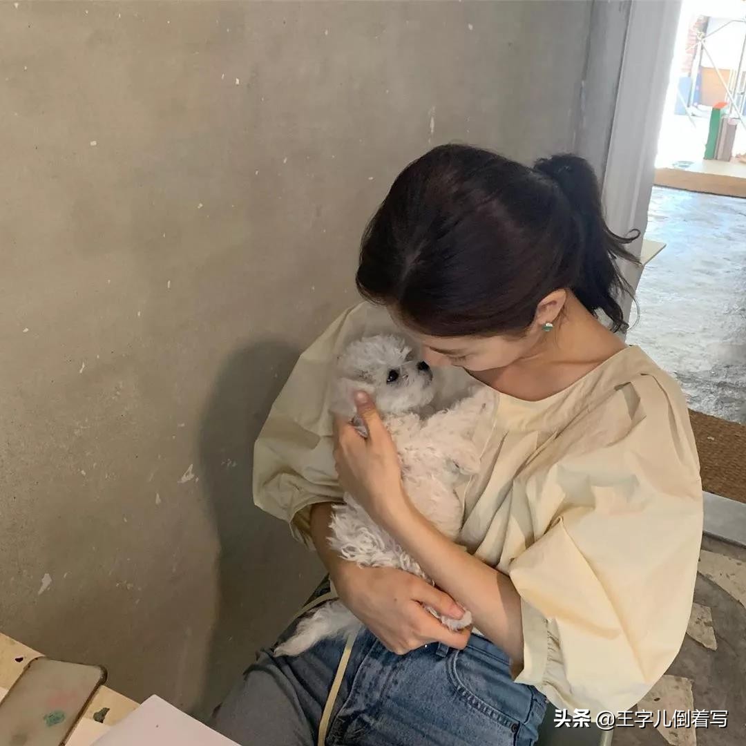 女生怎么摆pose怎么拍照好看,小女孩拍照如何摆pose戴帽子