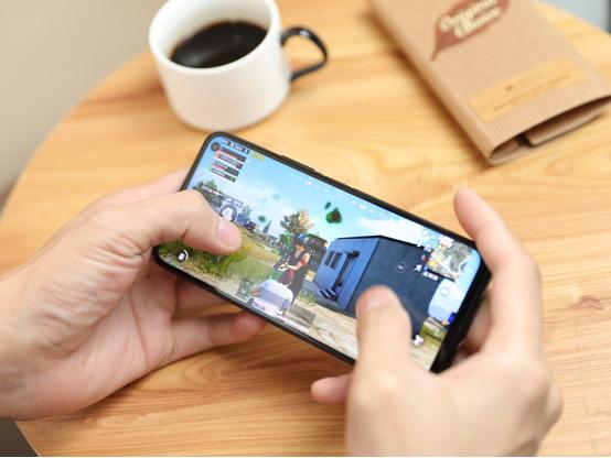 iqooz1评测游戏视频,iqooz1天玑1000plus有多强