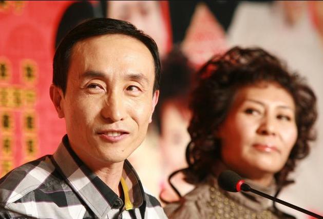 连续登上春晚24年现已7年无缘春晚,连登春晚8年走红后却回归家庭