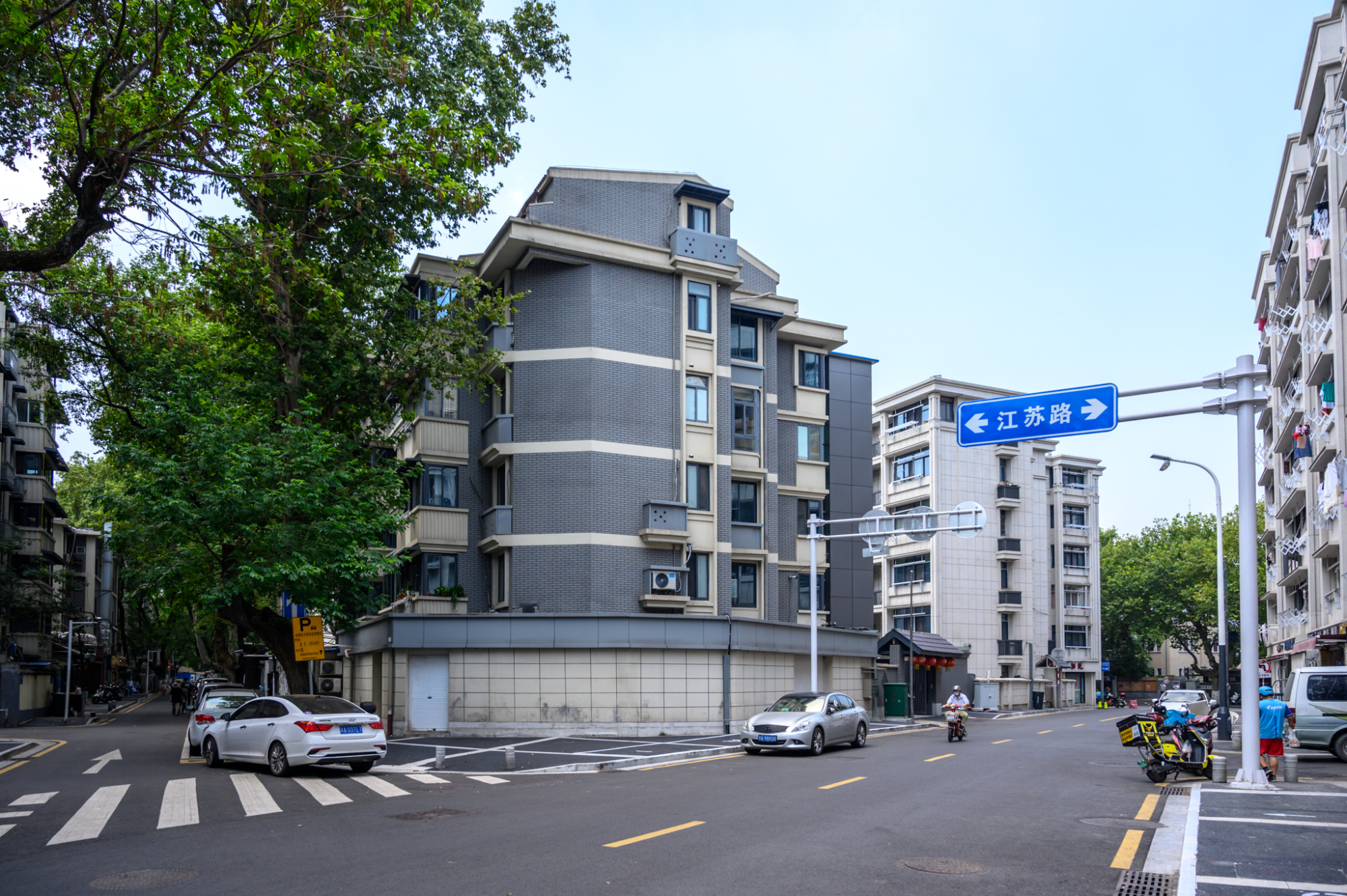 “南京第一高楼”最魔幻的一面，在西桥即可看到，如今是网红景点