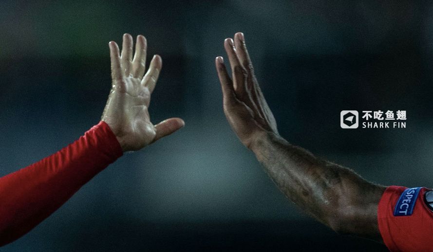 斯特林种族歧视原声,斯特林破门反击种族歧视好友