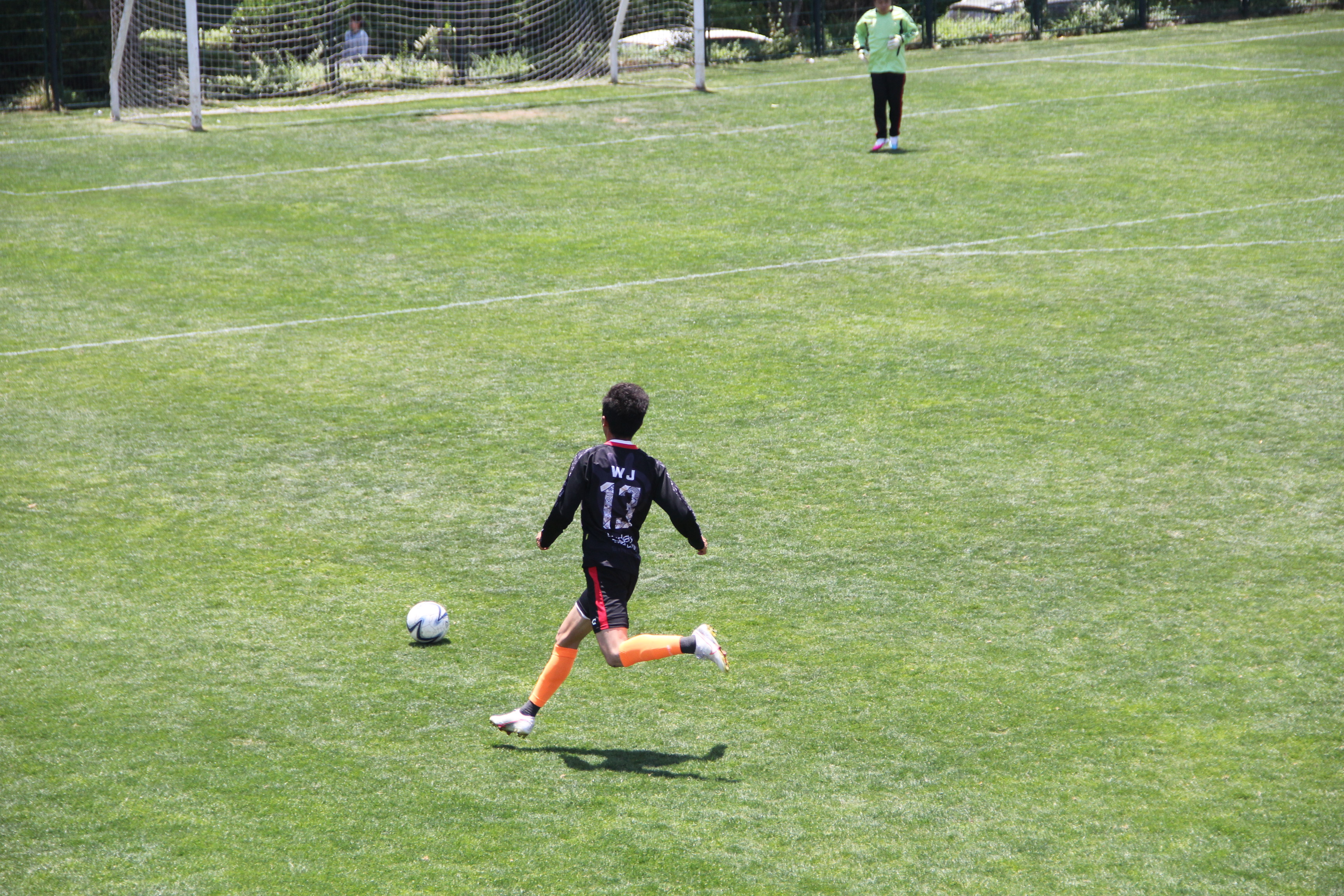 志航杯快乐周末足球赛：乐动五战全胜鑫宏鹰老当益壮