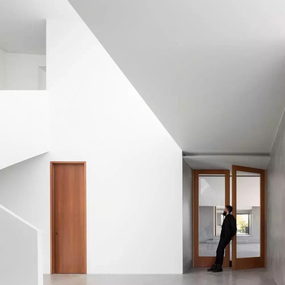 简单却又让人眼前一亮的装修,简洁的白色不简单的高级感