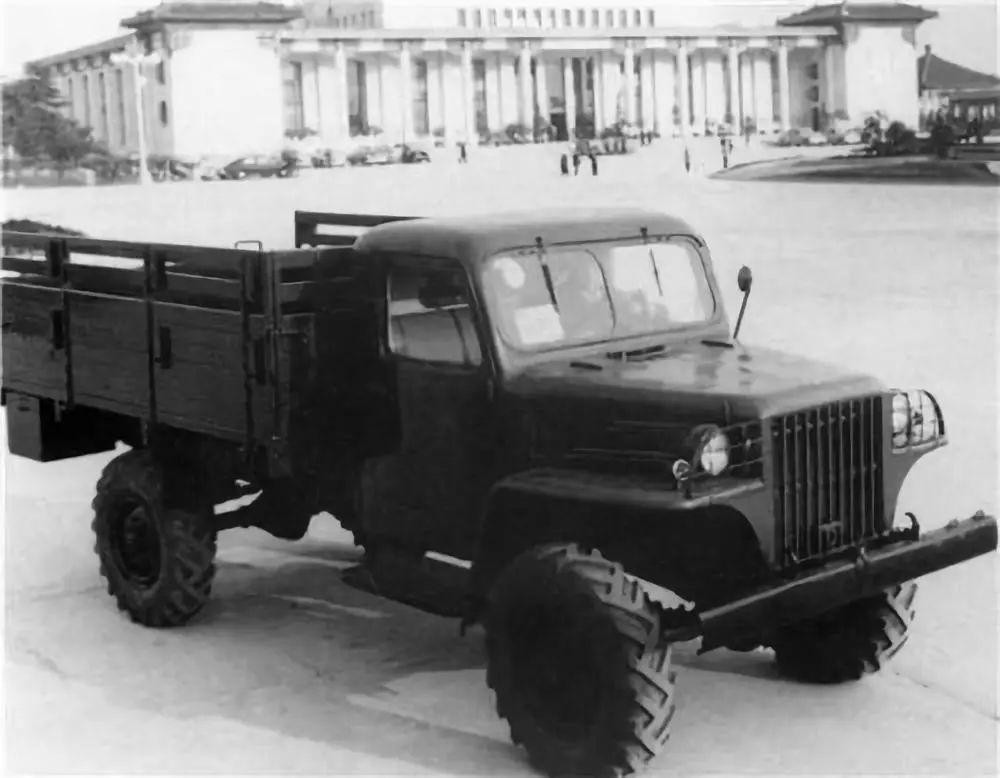 闲话江铃，稀里糊涂入行造车，八几年狂亏五千多万差点少年夭折