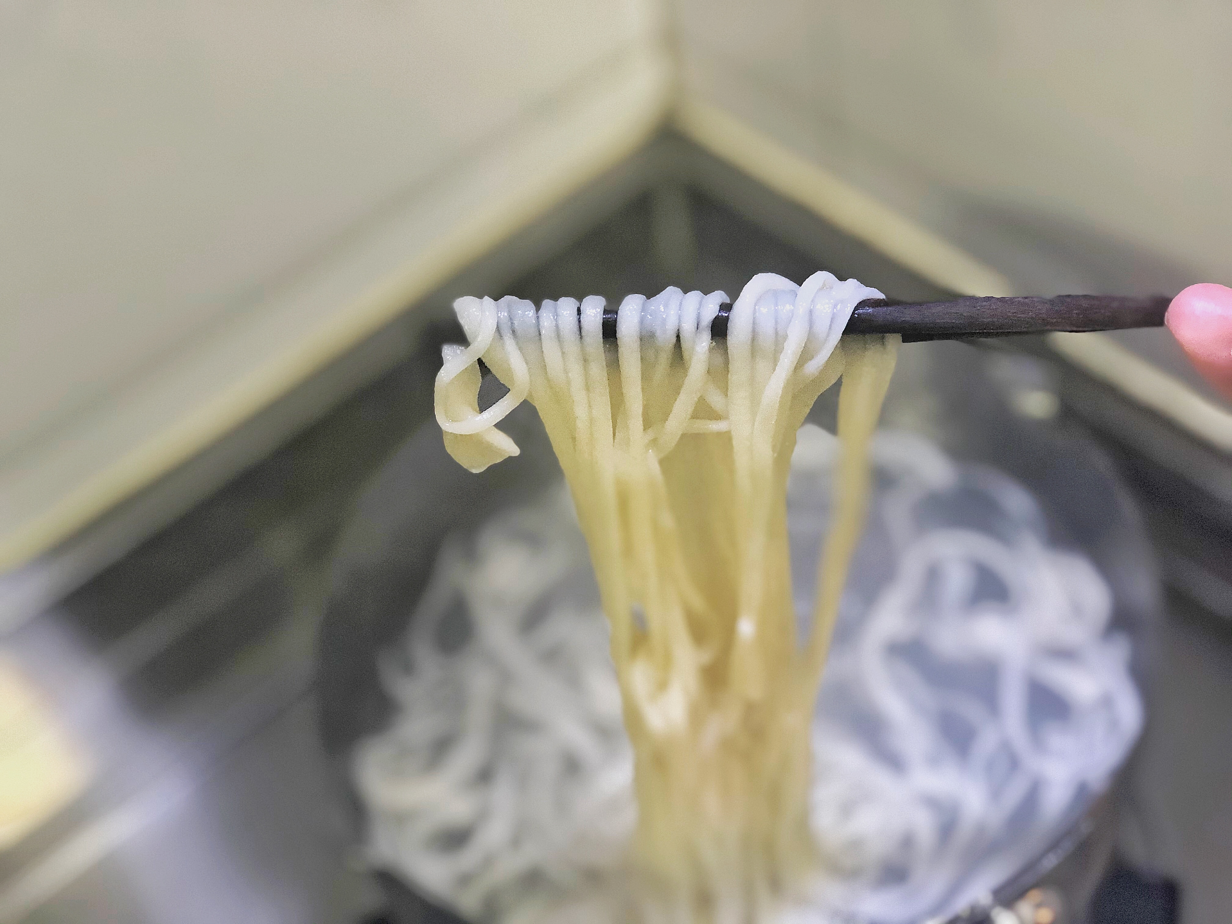 自己在家做拉面一次就能成功，和西红柿鸡蛋卤是绝配，爽滑弹牙