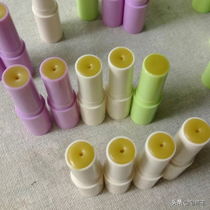 自制薄荷润唇膏简单教程,技能改变生活视频讲解