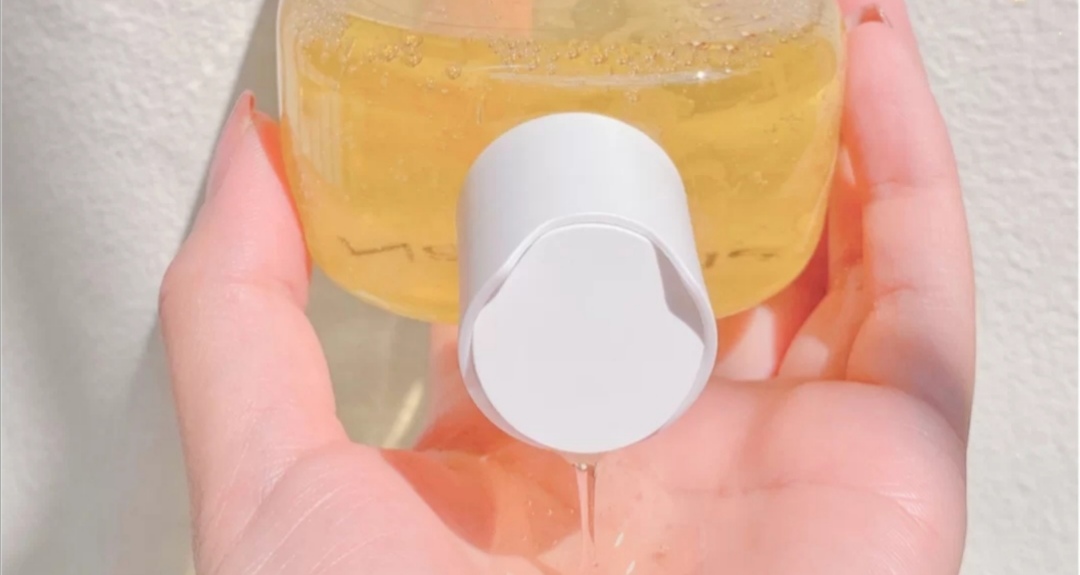 头发一天不洗就很痒有很多头皮屑,头发洗了一天头皮就很痒怎么回事