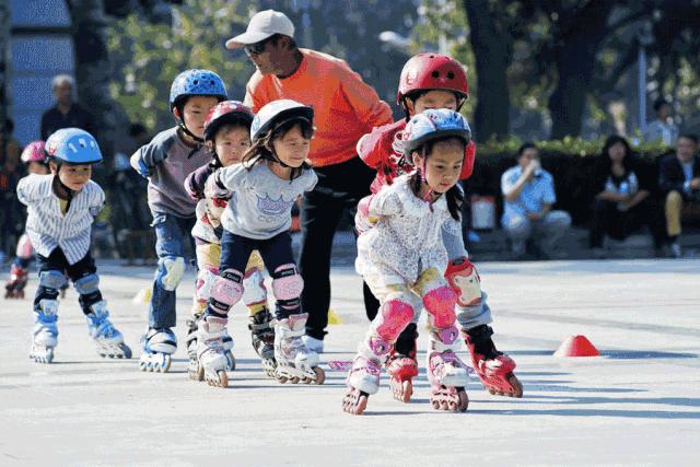 潍坊哪有轮滑场,炫酷轮滑场