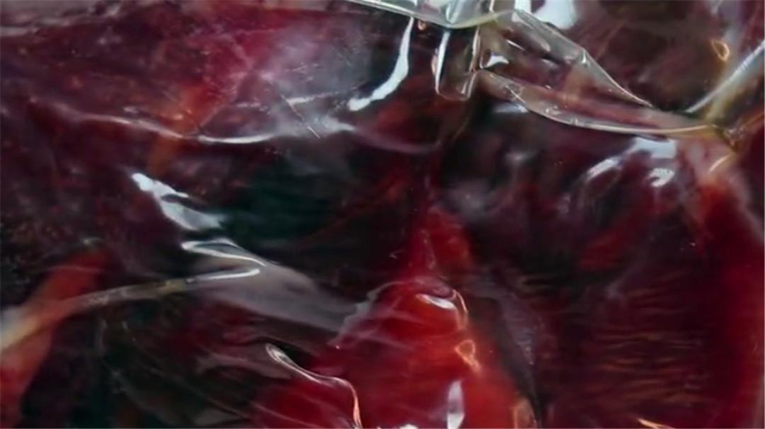 500块钱一整只宣威火腿，每一口都是不同的味道，吃着太过瘾了