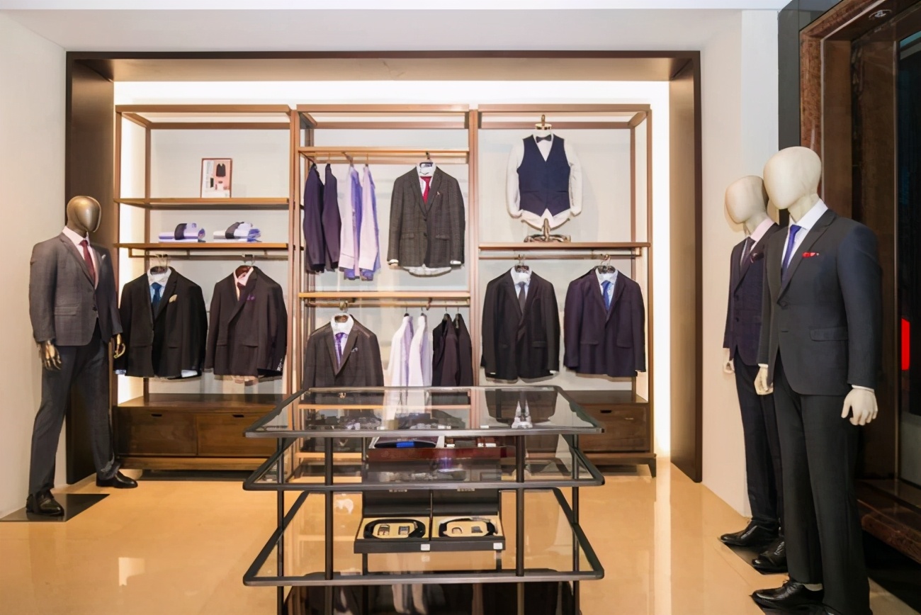 吴克群现身杭州雅戈尔店庆分享穿衣经：舒适+时尚