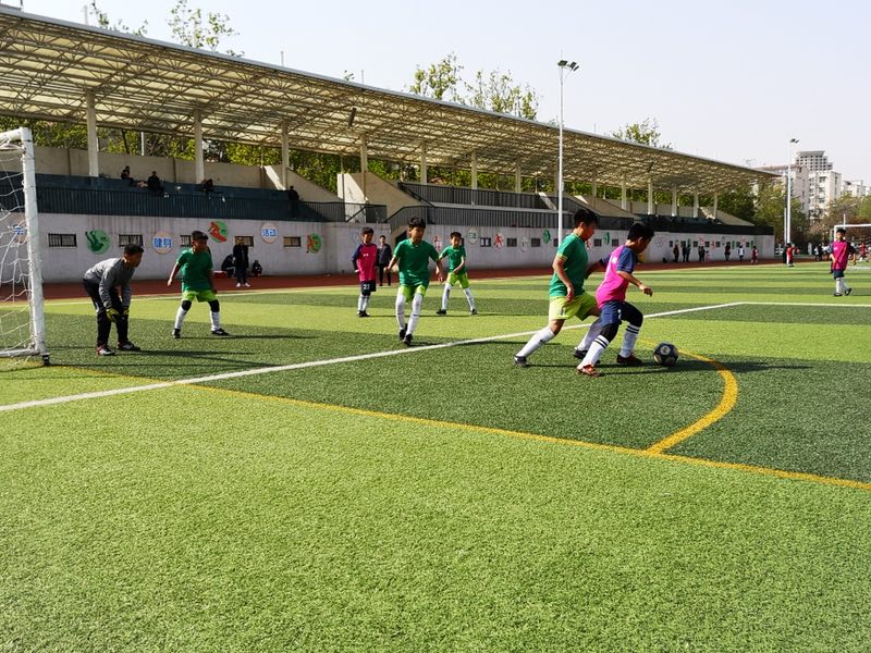 许昌市建设路小学在“市长杯”校园足球联赛中夺取男女生双冠军