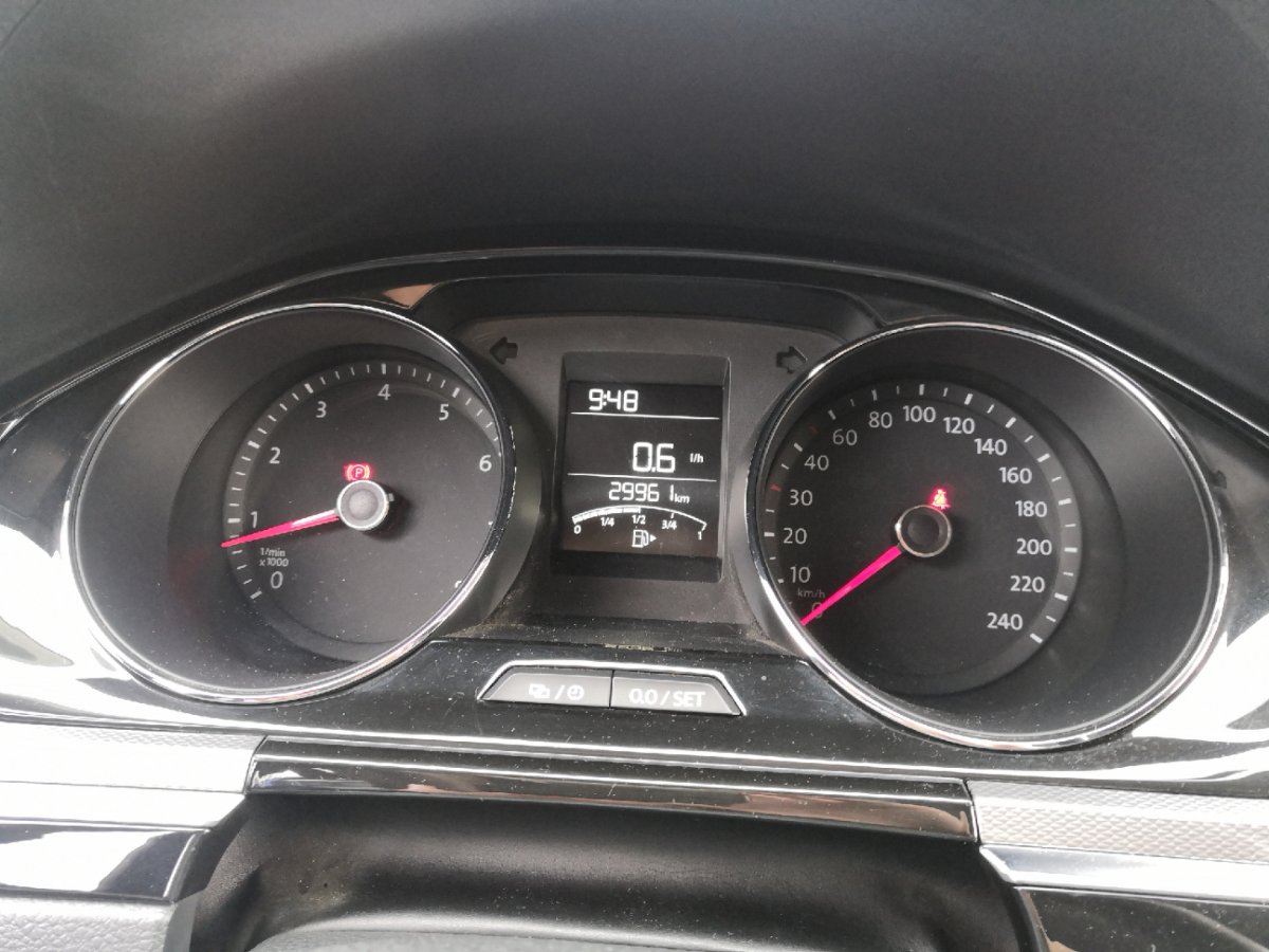 7万买开了5年的二手车值得吗,7万5的裸车开了一年半能卖多少钱