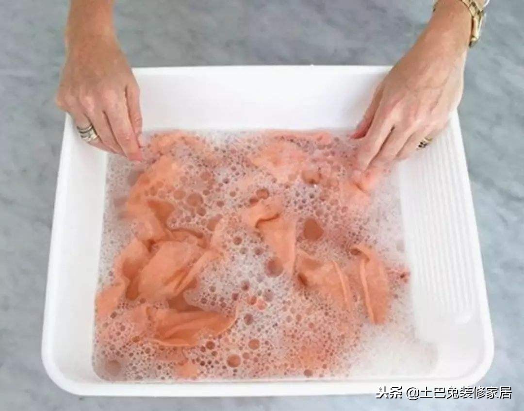 羽绒服洗坏怎么办,羽绒服不去干洗店的清洗方法