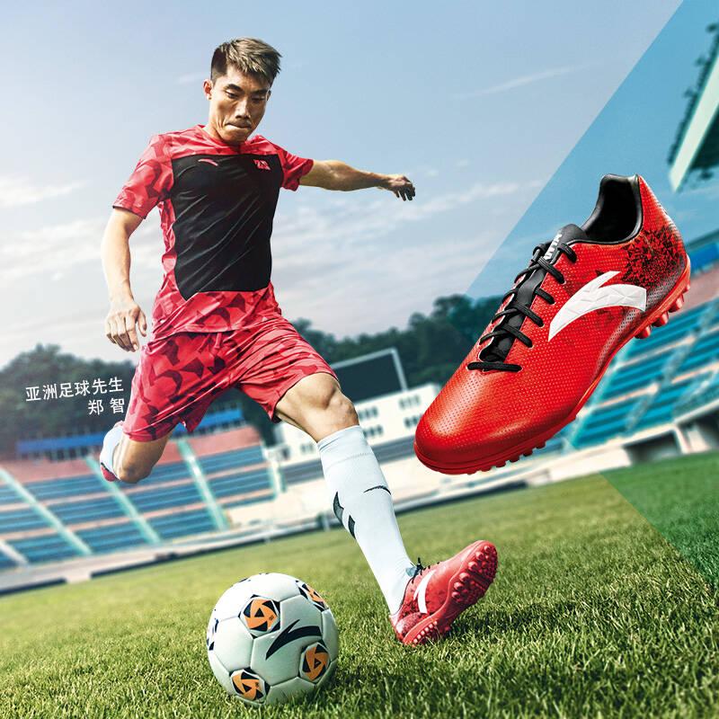 郑智身着潮装,王燊超郑智