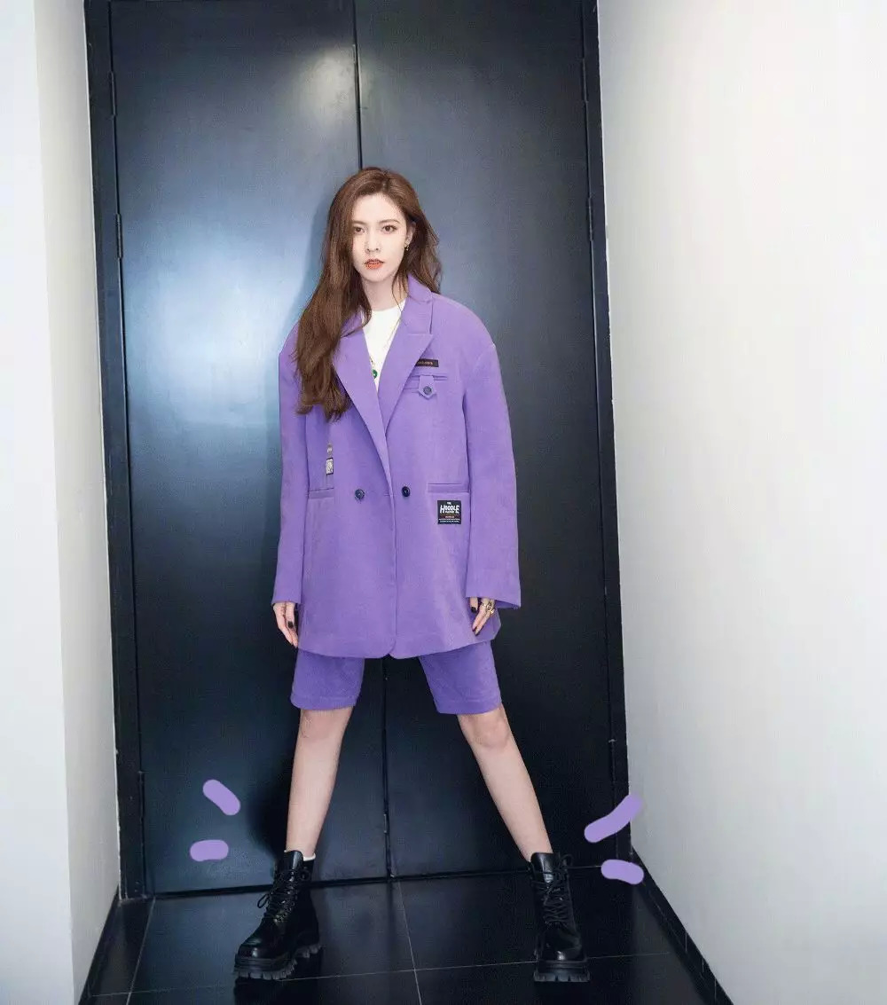 一点也不热,酷妹的马丁靴里都有空调