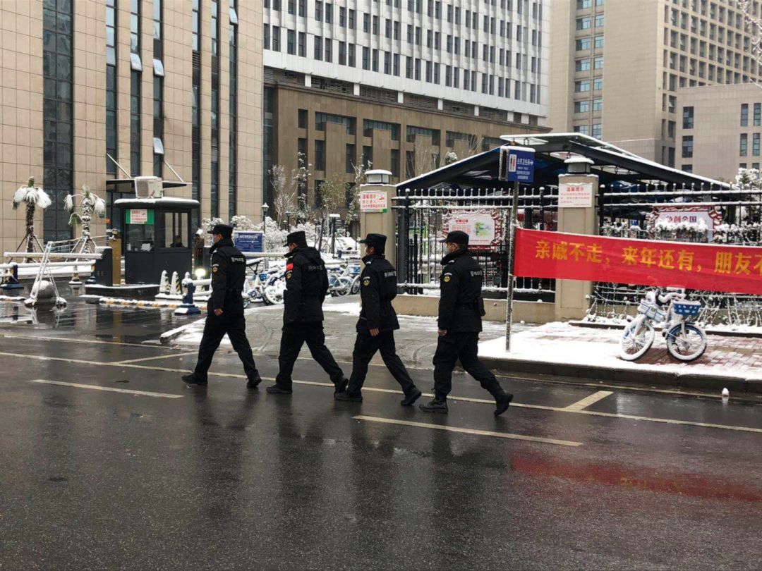 疫情防控风雪中的坚守者们,风雪中的坚守致敬一线防疫人