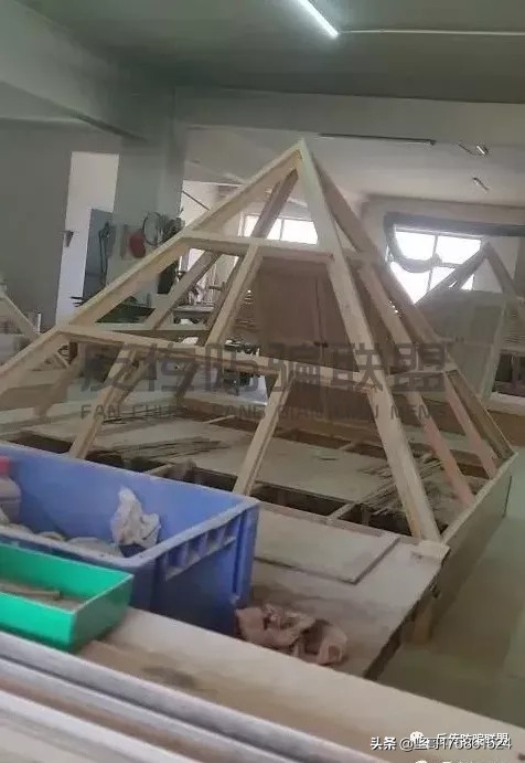 警惕!权健覆灭,跌入低谷的领导人靠“能量金字塔”心想事成?