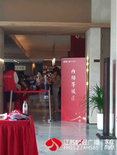 城南绿城云栖*瑰园玫**今日开盘,有人现场被劝“不要买这里!”