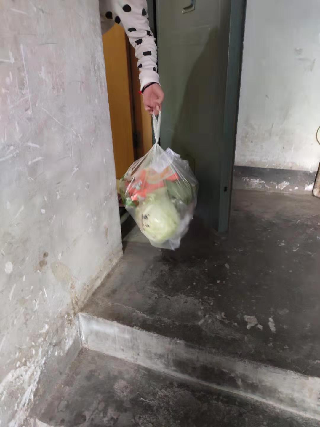 疫情防控一线:微信群里别样温暖的“一家人”