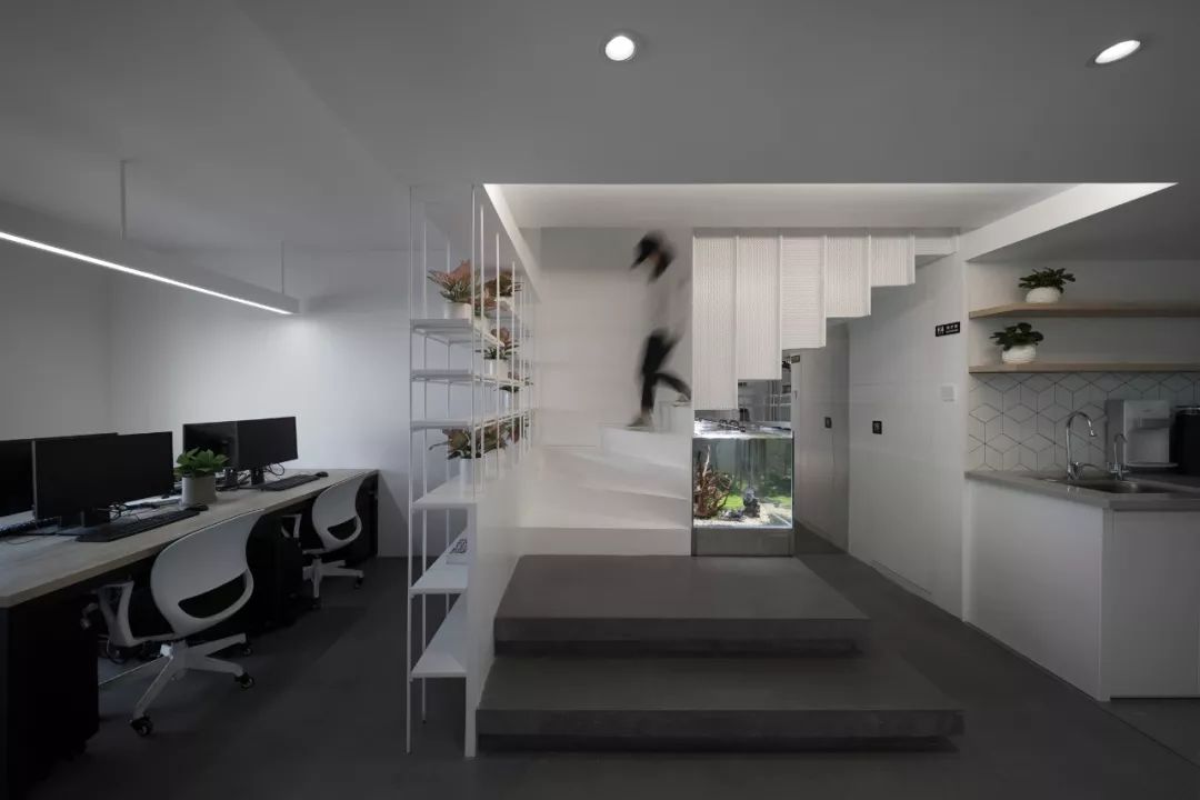 简约开放办公区设计,郑州办公空间设计风格