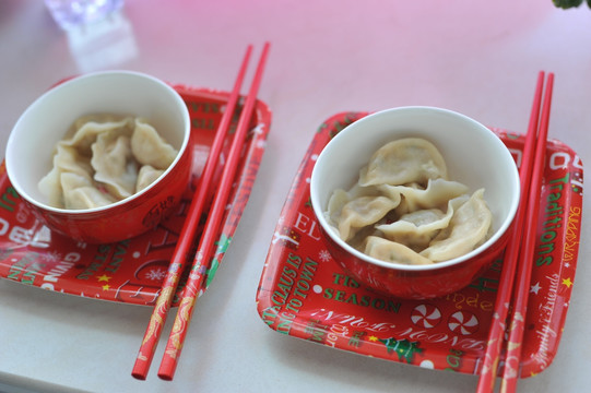 民间结婚习俗包饺子要包多少个,结婚新娘包饺子有啥讲究