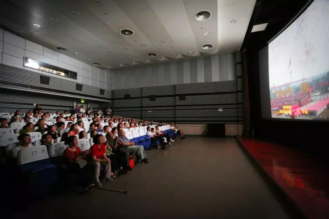 祝福祖国简短视频,那些让你为祖国热泪盈眶的瞬间