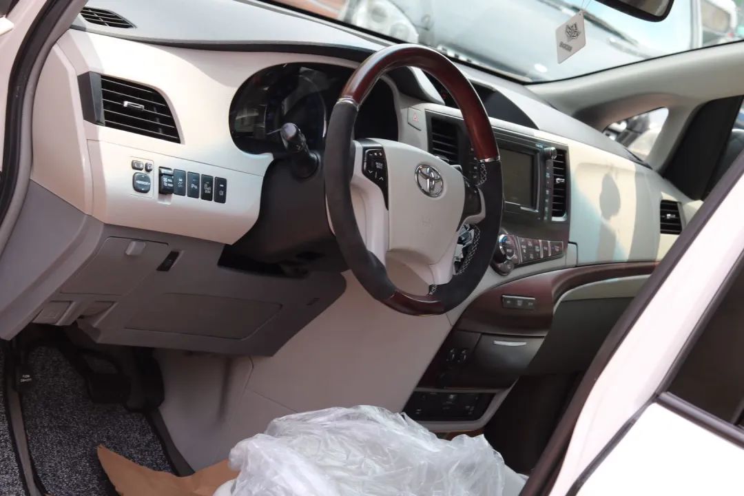 老塞纳翻新修复,二手塞纳全车翻新整备